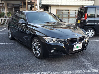 Mossガレージの中古車買取実績。BMW3シリーズ、2012(平成24)年12月登録、走行距離61,406kmのお車です。
